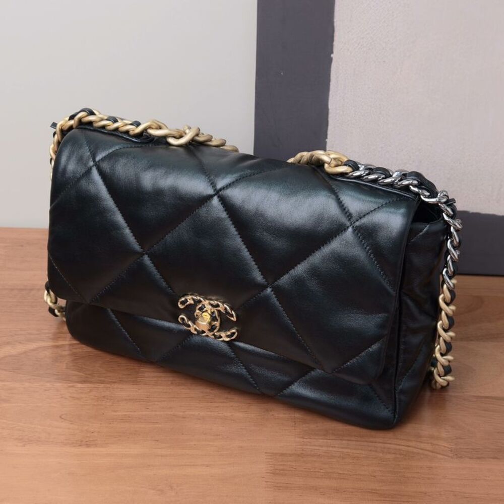 Chanel Women Pre-Loved Bag Very Good Condition - Picture 2 of 6